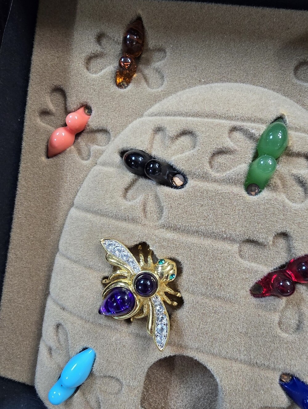 Joan Rivers Multi-Color Bee Brooch Set with Interchangeable Bodies - Picture 4 of 16